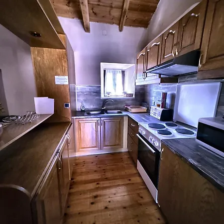 Leos Traditional House Leonídion